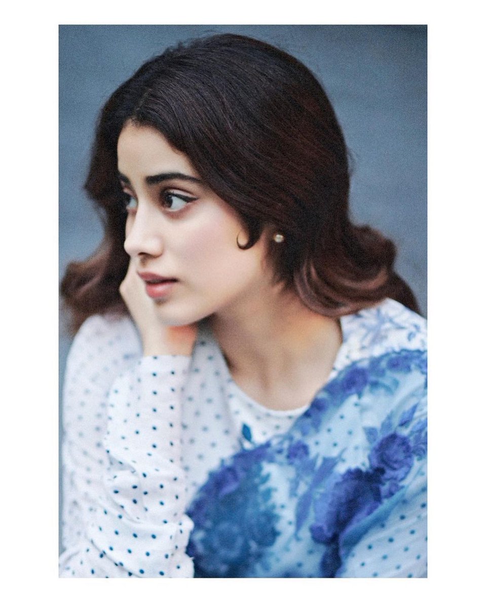 madcrewofficial's tweet photo. #JanhviKapoor takes us back to 90's with her ethereal beauty in these pictures

follow @madcrewofficial for more

#janhvikapoor #bollywoodactress https://t.co/UdEugEbr8w