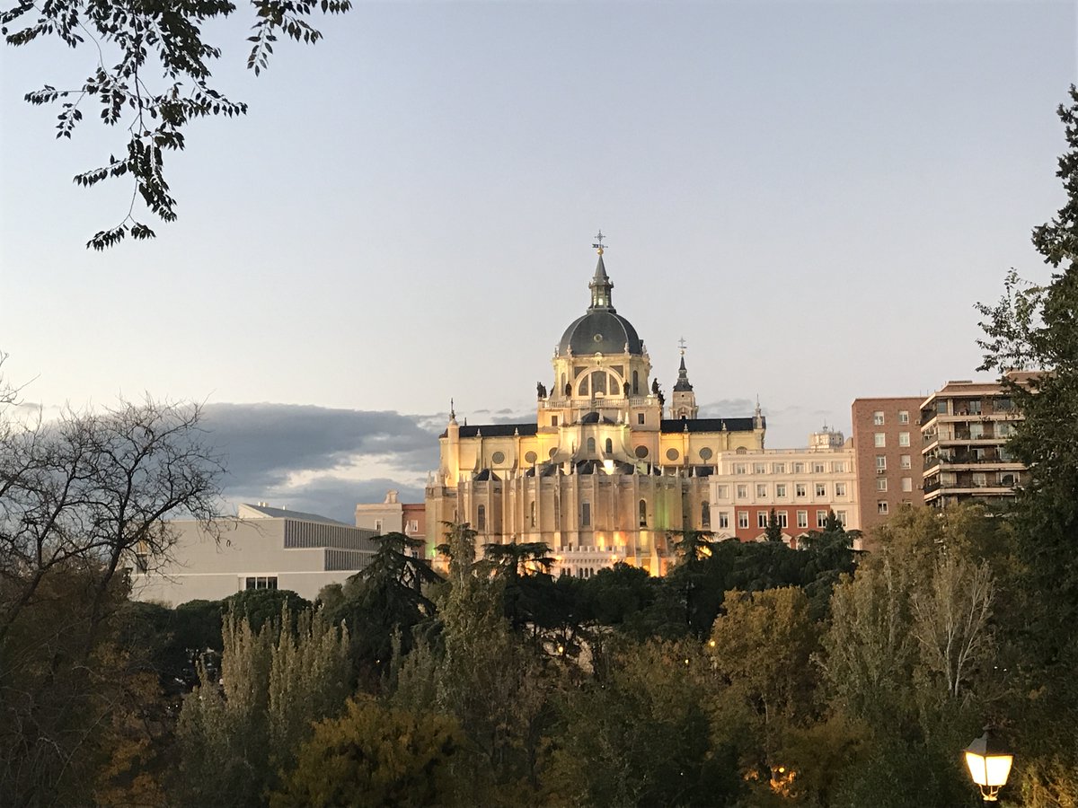 EMTmadrid's tweet photo. Hoy es el día de la Virgen de la Almudena, patrona de Madrid, que recibe su nombre del lugar donde fue hallada, la Almudayna, recinto fortificado o ciudadela levantada por los musulmanes dentro de la ciudad (al-medina). ⛪
¡Feliz día! Disfruta de los dulces típicos 🥞 https://t.co/qtGwPAnrxf