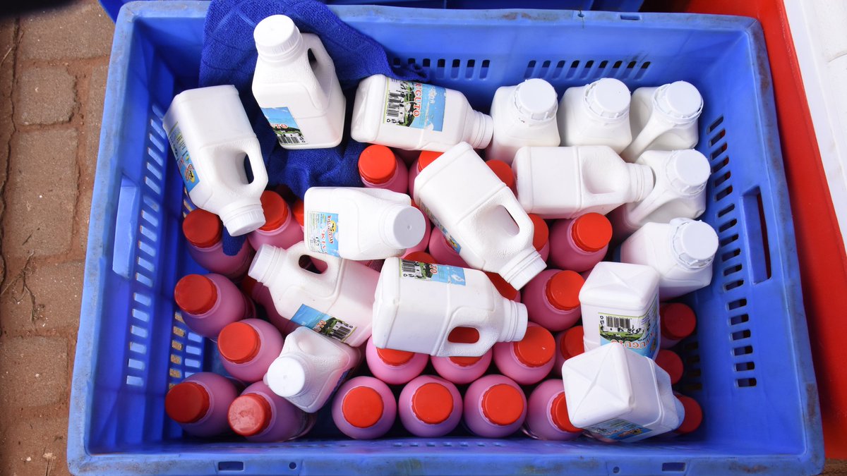 RwandaDairy's tweet photo. The best milk processors exhibitors were awarded for exhibiting the best milk products. https://t.co/XwKLT6wrf8