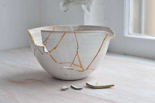 benntennbenn's tweet photo. a thread;

In Japan, there is an art form called kintsukuroi which means “to repair with gold." When a ceramic pot or bowl would break, the artisan would put the pieces together again using gold or silver lacquer to create something stronger, more beautiful, then it was before. https://t.co/wC7VAfEOpu