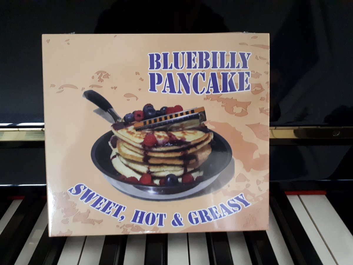 Ein bisschen stolz bin ich ja schon 😊 - die erste CD, auf der ich mitgespielt habe 🎹. Schön ist sie geworden - bluesig, rockig, gefühlvoll. Gibt es direkt bei mir oder hier:  kladow-online.info/3917/bluescity…