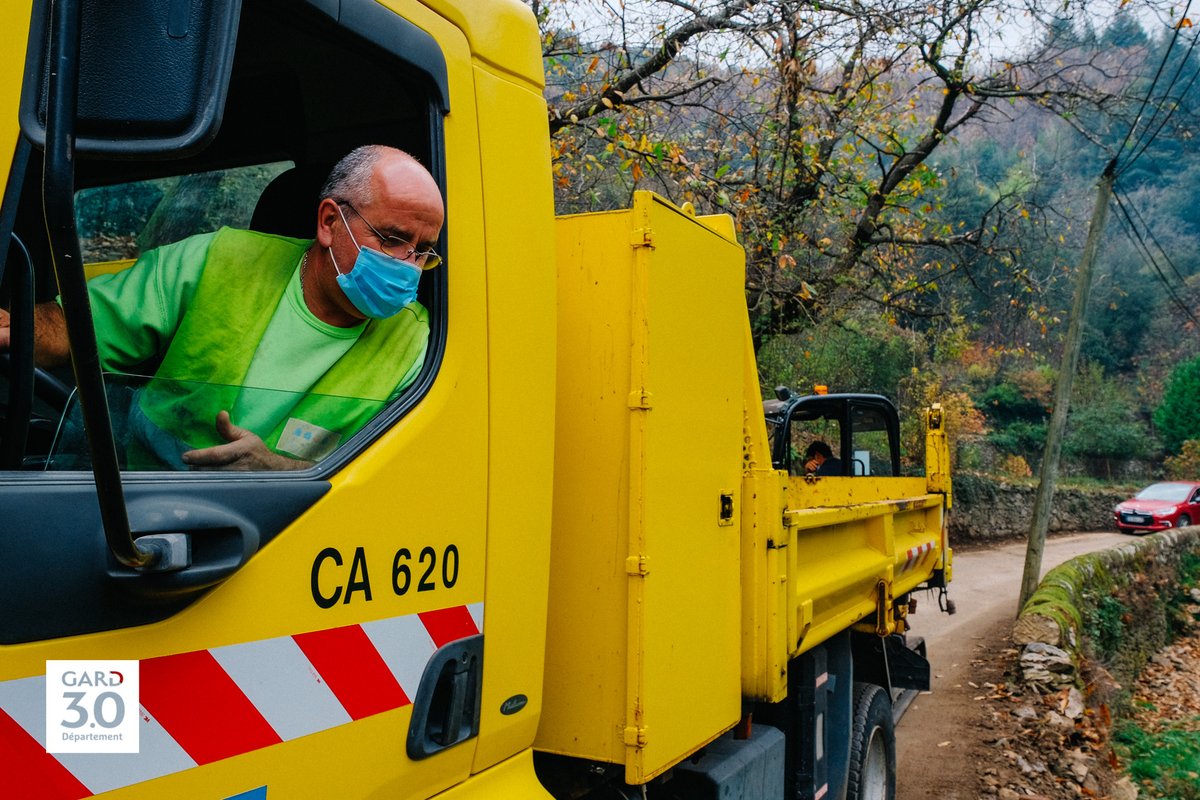 Gard's tweet photo. ROUTES 👷 | Les agents restent fortement mobilisés afin d’assurer les différents chantiers en cours sur l’ensemble du territoire.
👉 Lisez l'article qui détaille leur travail malgré les contraintes sanitaires : https://t.co/vACApoLqfI
#routes #travauxpublics #gardinondation https://t.co/Uzpq9yZ34u