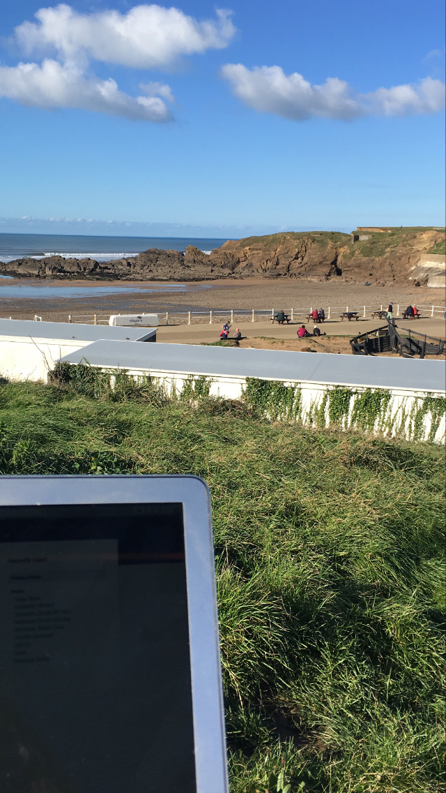 Flossy_Notes's tweet photo. Anyone else in love with these beautiful autumnal mornings?

The perfect spot to take a flask and a paper, or in my case the laptop!

Lucky, lucky us 🌊

#FlossyNotes #bude #prelockdownlife https://t.co/N1D3gN5a7G