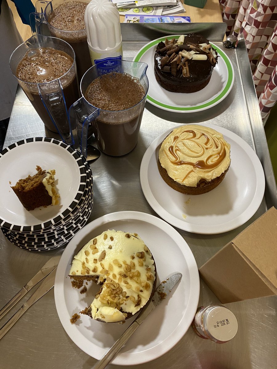 Hoping that our crafty experiment with food colouring works out! In the meantime, thank you <a href="/NsftWard/">Robyn Ward NSFT</a> for our treats - they went down marvellously for Sunday movie night! 🍰🧁🍫