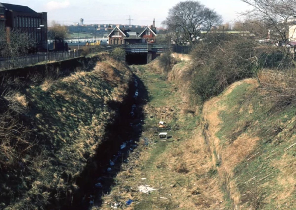 Riddrie Rocks A fascinating slideshow from 1981 of this long abandoned railway line ...