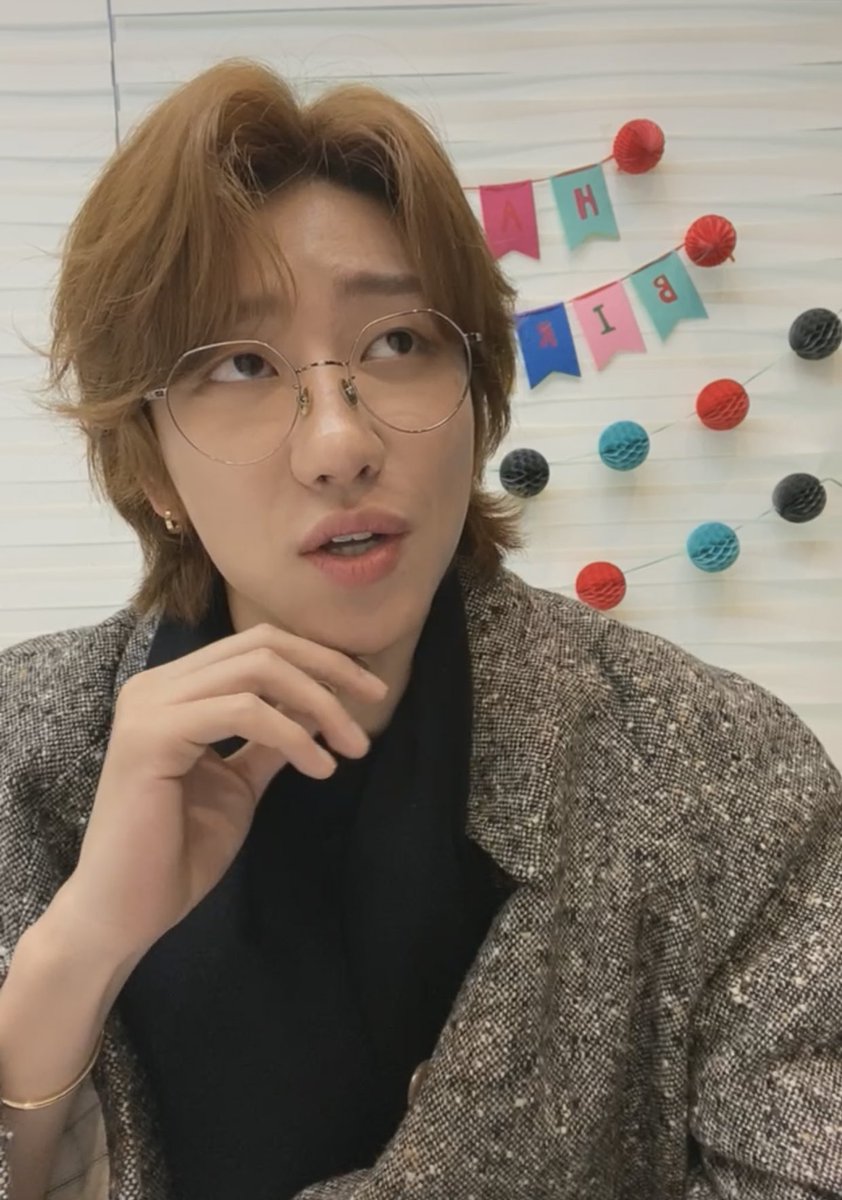 yes mullets are included and welcome in this superpower theory of mine. example two is svt minghao, the8. from an outsider's pov, this hair helped bring this talented beautiful man the attention he deserves.