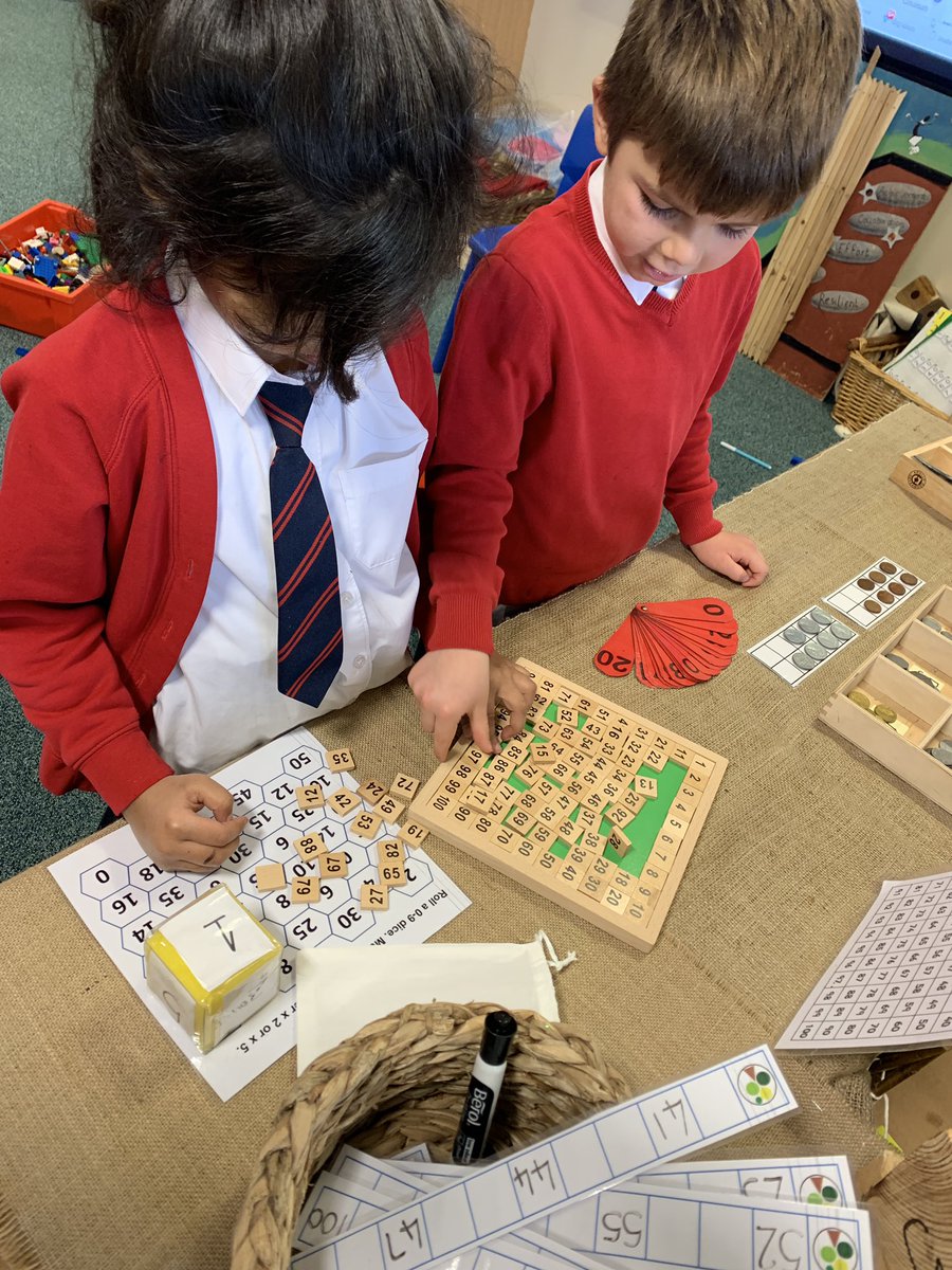 oldgupsyr2's tweet photo. Practical Maths Monday in 2LM ๐งฎ @Maths_Tree #independentlearners #GUPSNum https://t.co/yctp5dG7a0