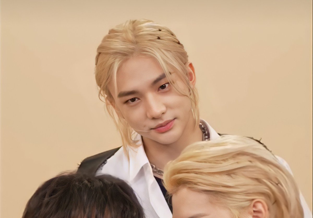 example four is of course skz hyunjin. i can guarantee you that the wonderful legendary amazing psycho cover would not be what it is if it wasn't for hyunjin's hair. he's gorgeous. if he cuts his hair i will go into a mourning period for 30 business days.