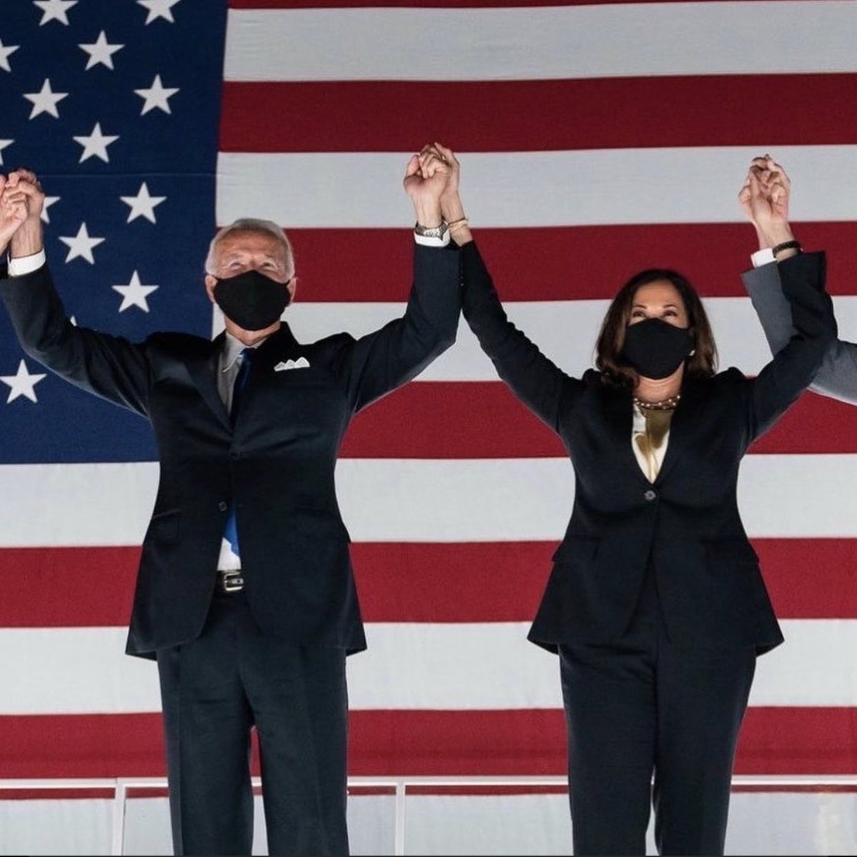 eBqRnxZBjCptpry's tweet photo. Congratulations @JoeBiden and @KamalaHarris 
💙💙💙💙 https://t.co/29OVexGCIS