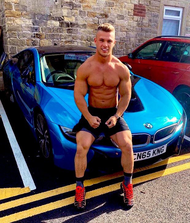 CASHKINGJOSH's tweet photo. Ahhh, Monday, Monday. A new week in lockdown. Time again for you losers to self-loathe and dwell on the fact that you will never be a Straight Alpha. Now regress and serve! Pay up. #findom https://t.co/SANGP7WTto