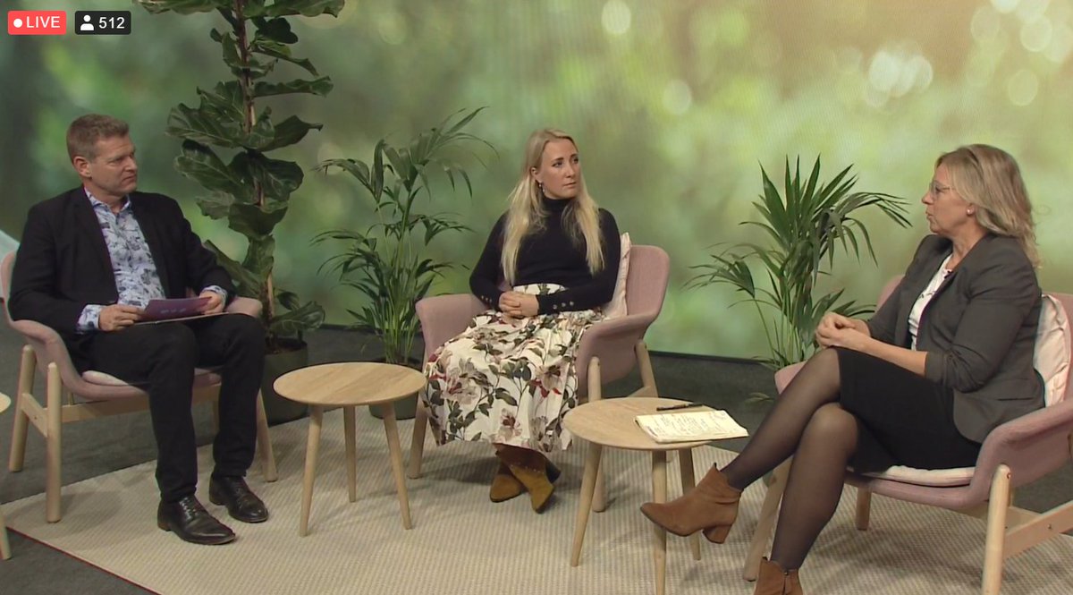 SSTBiering's tweet photo. Interessant debat om social ulighed i sundhed for ældre på Videncenter for værdig #ældrepleje årskonference. Har vi for meget fokus på KRAM - og ikke nok på sociale forhold og #værdighed? Og hvordan kan vi skabe inklusion og strukturelle løsninger der virker? #sundhedforalle https://t.co/QgVkke0QOm