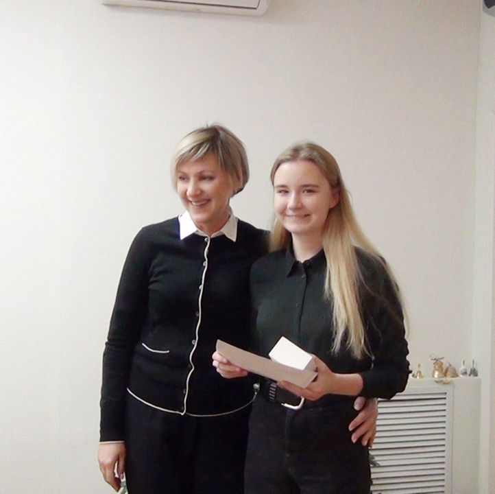 #ШколаРосатома 
Начальник Департамента образования #ЗаречныйЗАТО Елена Аникина пожелала победителям Фестиваля #АтомМЕДИА, чтобы каждый конкурс завершался не только наградами, но и желанием двигаться дальше, развиваться в выбранном направлении.
#ОбразованиеЗаречныйЗАТО #АтомТВ