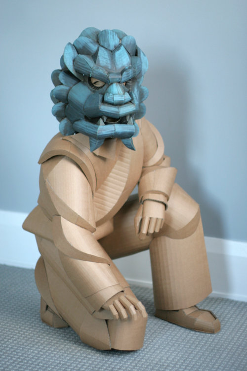 nettculture's tweet photo. Amazing life-size cardboard sculptures from NYC based artist Warren King at https://t.co/WfIbrasWJo "Grandparents, masked", 2016, © Warren King #art #WarrenKing #sculptor #CardboardSculptures #NYC #Grandparents https://t.co/gxMxDIHQq7