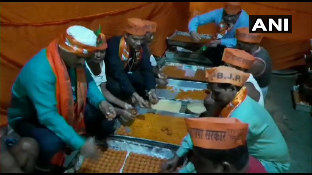 ANI's tweet photo. Bihar: Bharatiya Janata Party workers in Patna Sahib constituency are preparing sweets for distribution, ahead of the counting for #BiharElections that will be held tomorrow. 

Bihar voted in three phases on 28th October, 3rd and 7th November. https://t.co/CSlL0ljoMU
