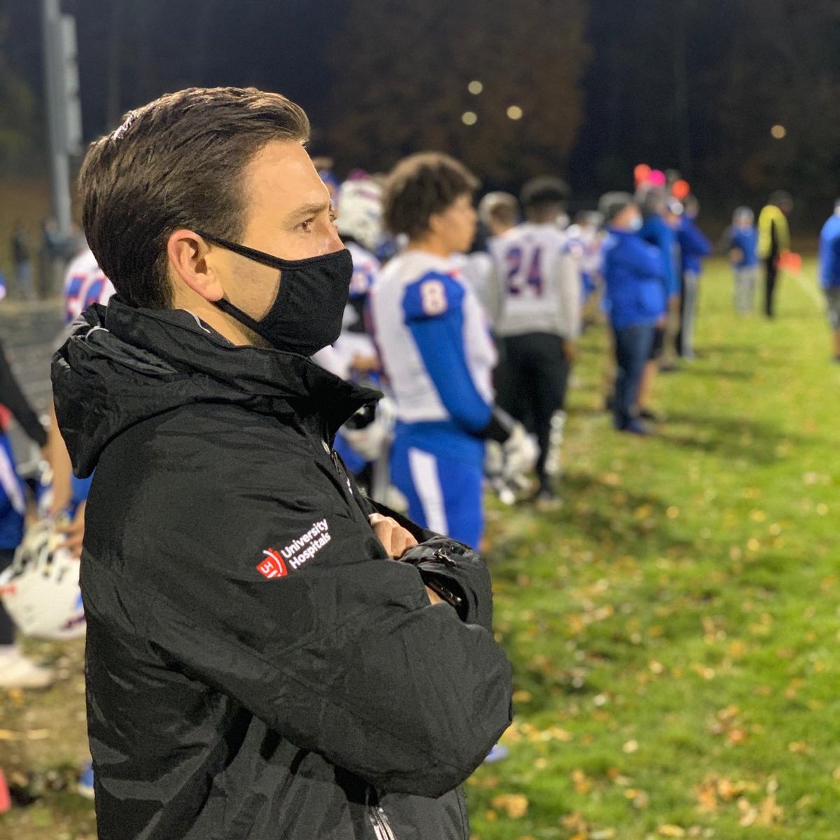drcalcei's tweet photo. I love my job. I love seeing patients in the office and hearing their stories. I love performing surgeries to help get patients back doing the things they love. I love being on the sidelines, taking care of athletes who pour their hearts into the game. #sportsdoc #teamphysician https://t.co/s7scKk3dcl