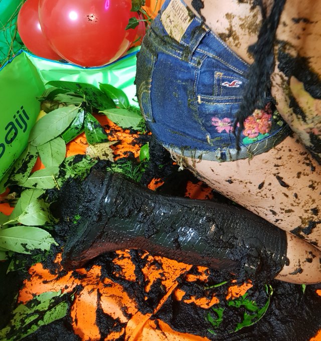 I may have got a little bit muddy yesterday 🤔🤣😈 #mud #messy #wam #wetandmessy #fetish #splosh #slposher<a href="/tag/fun"class="tags"><span>#fun</span></a><a href="/tag/fetish"class="tags"><span>#fetish</span></a><a href="/tag/messy"class="tags"><span>#messy</span></a><a href="/tag/mud"class="tags"><span>#mud</span></a><a href="/tag/wellies"class="tags"><span>#wellies</span></a><a href="/tag/wam"class="tags"><span>#wam</span></a><a href="/tag/sploshing"class="tags"><span>#sploshing</span></a>