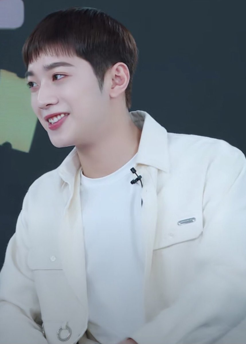 URBANELIN_0923's tweet photo. 악!!! OMG!! 귀여워 ㅠㅠ 
이 밤톨이 누구야 왜케 귀여워? 
미치겠다 진심으로 😭😭❤️❤️

#라이관린 #LAIKUANLIN #賴冠霖 https://t.co/avRgrhr61N