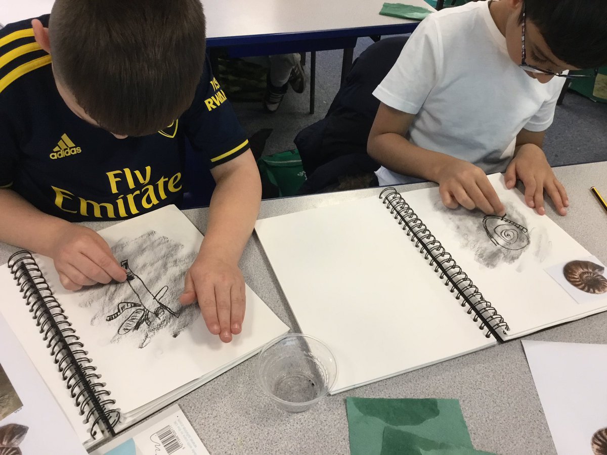 springfield_cps's tweet photo. Avengers were working hard using charcoal to draw fossils. We used charcoal to make a grounding for the background and then drew the fossil over it. Well done Avengers! #scpsart https://t.co/1tJshDfLtk