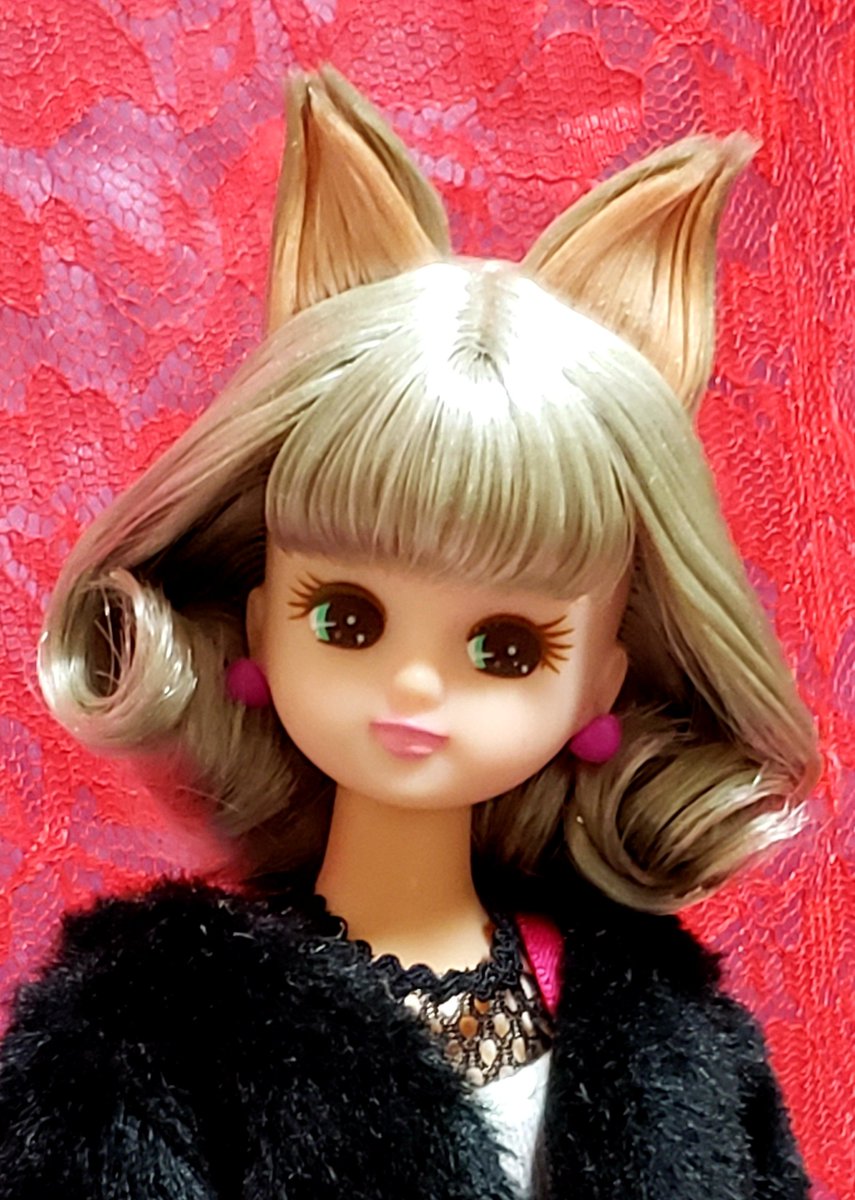 木戸星 満 タグリカエモキャットちゃん 前髪の仕上げも済んで これでお直し完了ッス コスメラバーちゃん の前髪は魔太郎シャギー 目だったから エモキャちゃんはせっかく追加植毛で髪量を増やしたから 重ためギリギリバングスにしてみました