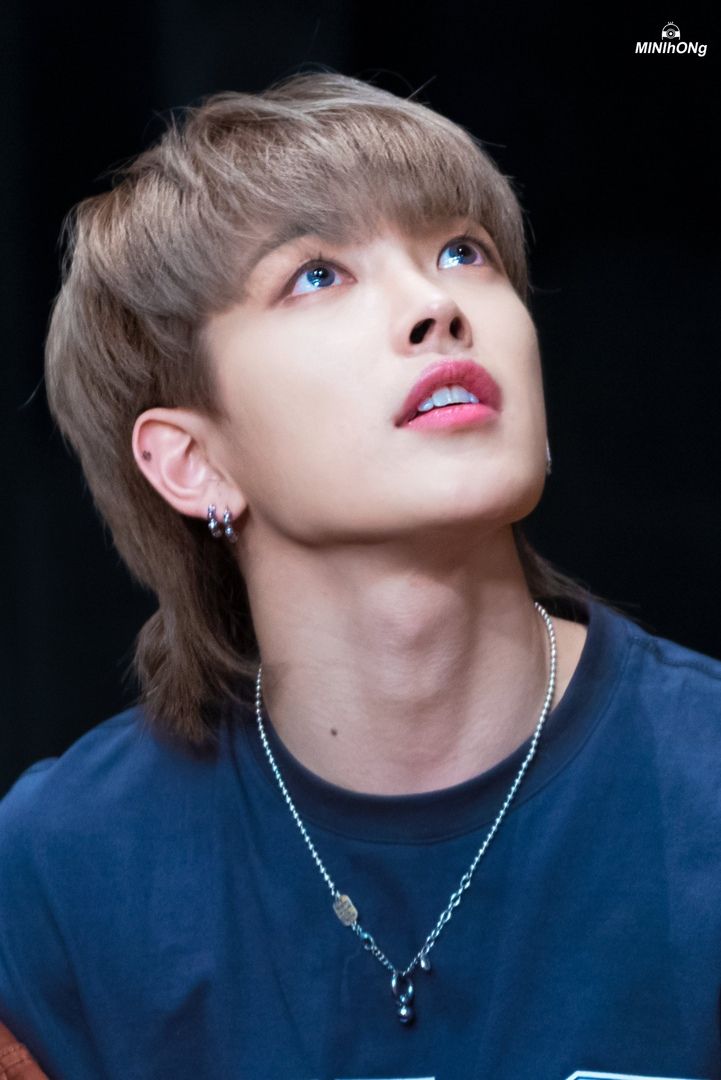 example seven is ateez hongjoong. this man is the Mullet king with a capital M. even before i started stanning this man always seemed like a very cool parrot to me. absolutely iconic. I'm sure we'll see him with long hair again. adorable.