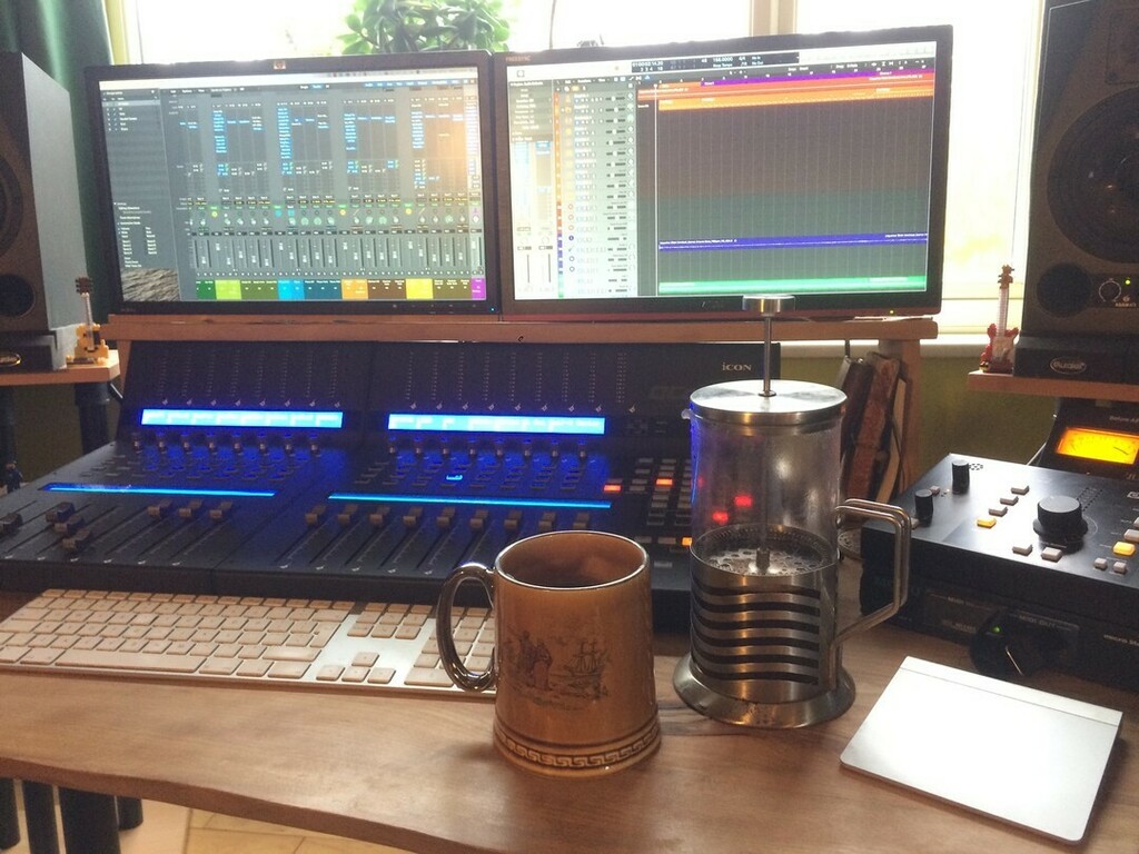 blueleaf_studio's tweet photo. Coffeeeee! And, let the mixing begin!
If want your next release to sound it's best, drop me a line.
#mixengineer #musicpproduction #mixingengineer #audiomixing #mixingmusic #logicpro #ableton #musicstudio #inthestudio #studiolif #mixingandmastering … https://t.co/jTpfYcrdw5 https://t.co/kNk8xeZueN