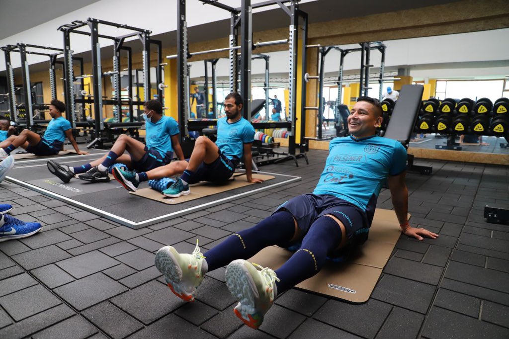 LaTri's tweet photo. 🏋️‍♂️ ¡Modo @smartfitecuador! 

La Selección Mayor continúa con el trabajo en el gimnasio, previo a los trabajos físicos en cancha. 

#VamosTri 💪🇪🇨 https://t.co/mUkDoe77xx