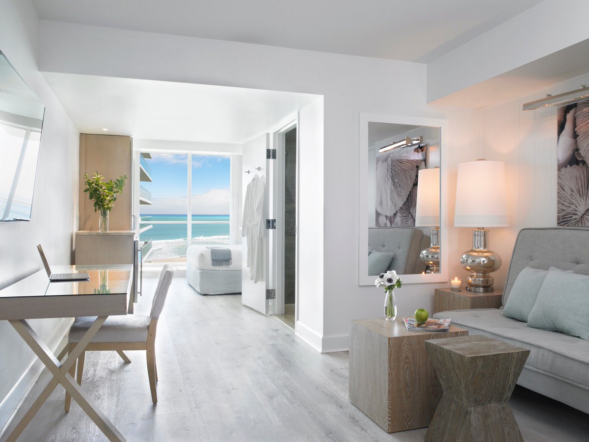 GrandSurfside's tweet photo. Welcome to your home away from home in Surfside, FL @grandsurfside! https://t.co/XaUtsGVfgf #gbsmoments #gbsrooms #homeawayfromhome #miamihotel #surfsidefl #simplysurfside #miamibeach #miamivacation #miamigetaway #roomwithaview #oceanview #roomgoals https://t.co/kBU3sq7o4S