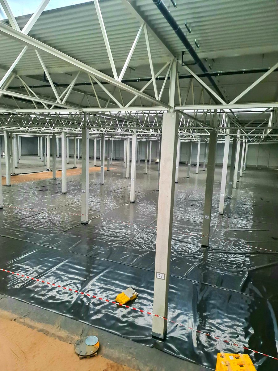 mathsurmars's tweet photo. ⚡️🏗️ #Tesla & #GigaBerlin : Voici de nouvelles photos autour de l'intérieur du #DriveUnit de la #Gigafactory de #Berlin en #Allemagne !
🔗Source Anonyme https://t.co/2IMGSTHjL1