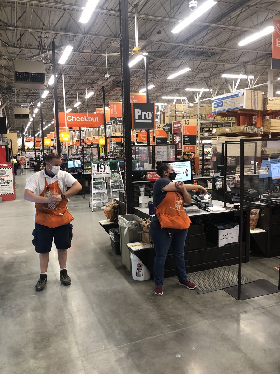 ToniNorwood6819's tweet photo. Stretching is Amazing at 6819. @AngelaDesJardi5 @FulfordUlanda @MagnoliaHD6819 #D79safetyfirst https://t.co/C2jlsoRyN1