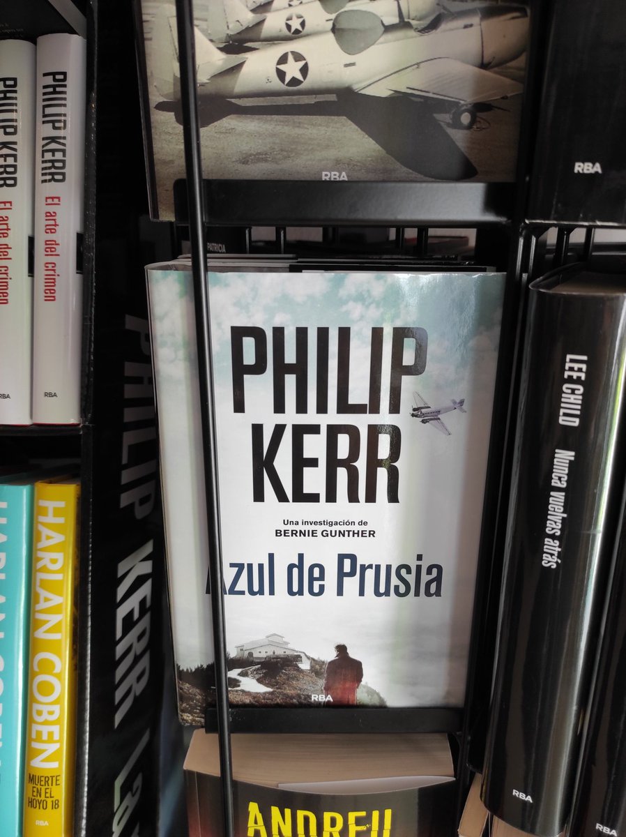 AVegaAmaya's tweet photo. Me gusta el color, las nuevas andanzas de Bernie Gunther no sé,
¿Qué opinas @JavierOres?
#AzulDePrusia
#PhilipKerr https://t.co/AXtuCsoA9N