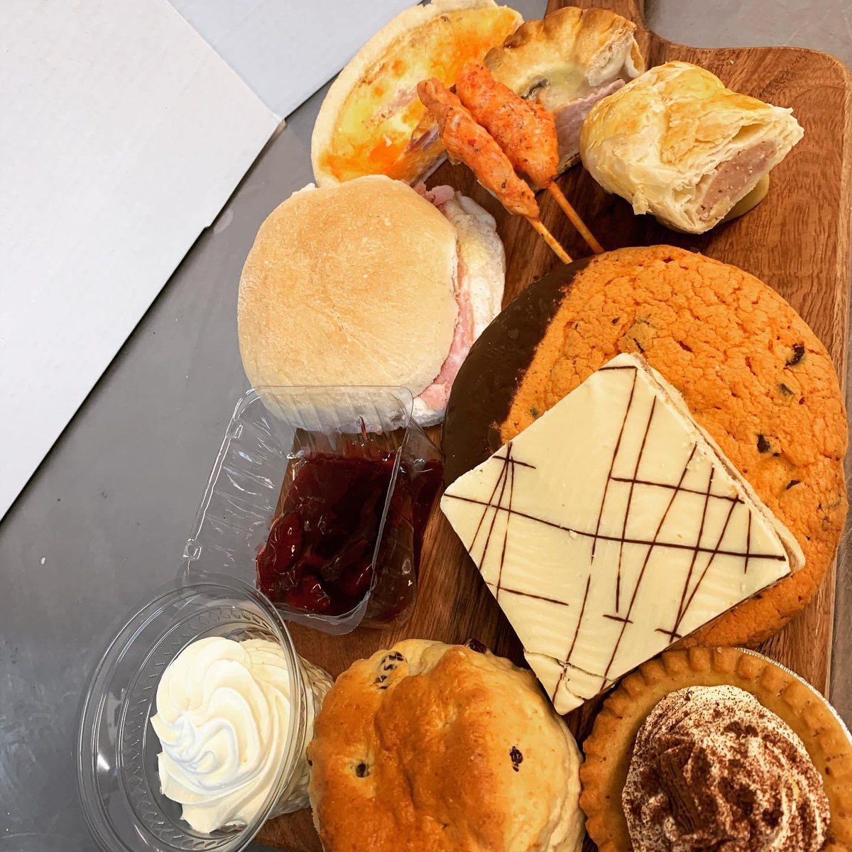 BlackpoolEats's tweet photo. The Cottage Bakery will be live on Blackpool Eats from tomorrow morning at 09:00! 😲😍🤤
🥧 Delicious pies 🥧
🥓 Tasty breakfast barms 🥓
🥪 Hot &amp; cold toasties and sandwiches 🥪
🧁 Freshly made daily cakes &amp; traybakes 🧁 https://t.co/p76a5eGZN9