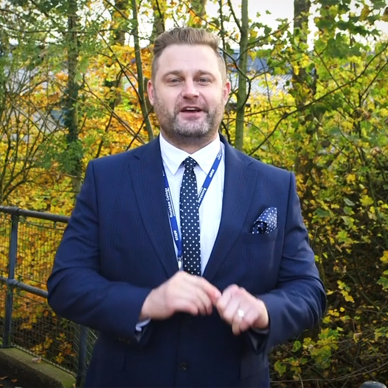 RunshawCollege's tweet photo. Open Evening: TONIGHT 3.30-7.30pm!

Watch our Head of Schools Liaison, Tim Cahill explain what you can expect from our final open evening of the year: https://t.co/ho8VVGUpDy

Register here: https://t.co/Pvj85LvYRy 

#itsallaboutyou #openevent #RunshawAdvantage https://t.co/f7uBut3S5b