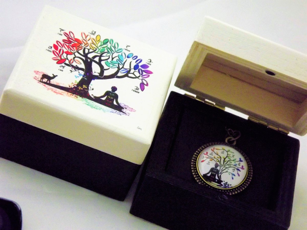 AffirmationDAWN's tweet photo. 6cm x 6cm MINI #BOX with #PENDANT. #Gift Set mini jewellery box. Chakra Tree Of Life with #Chakra symbols. #Spiritual #jewellery.
#etsyhandmade #woodworking #gift_set #treeoflife #londonitlovinit #Metaphysical #wooden #UKEtsyRT #UKGiftAM #RTmeBB
https://t.co/nsmZjDXoB1 via @Etsy https://t.co/5E7HD39tFM
