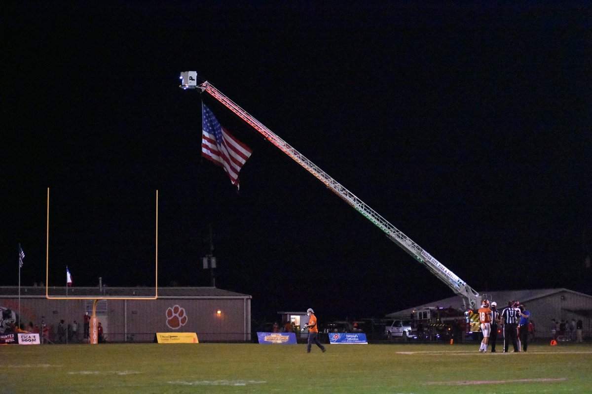 TXHSFB's tweet photo. The Best of 2020 So Far… Antony’s Top Pictures 

@AntmanFootball 's favorite pictures from 2020... so far

https://t.co/s53zgivdHG

#txhsfb
@RevengOfThe4th @TXHS_Football @Texan_Live @JustinAaronUH91 @derekraydj https://t.co/LylIrfAC6I