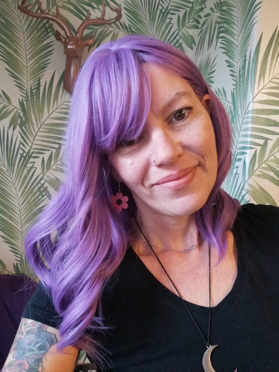 thesaltiestcow's tweet photo. Finally found a replacement for the old faithful, we have beautiful purple hairs again ๐ #wiggingit https://t.co/P8NhRe0Pi0