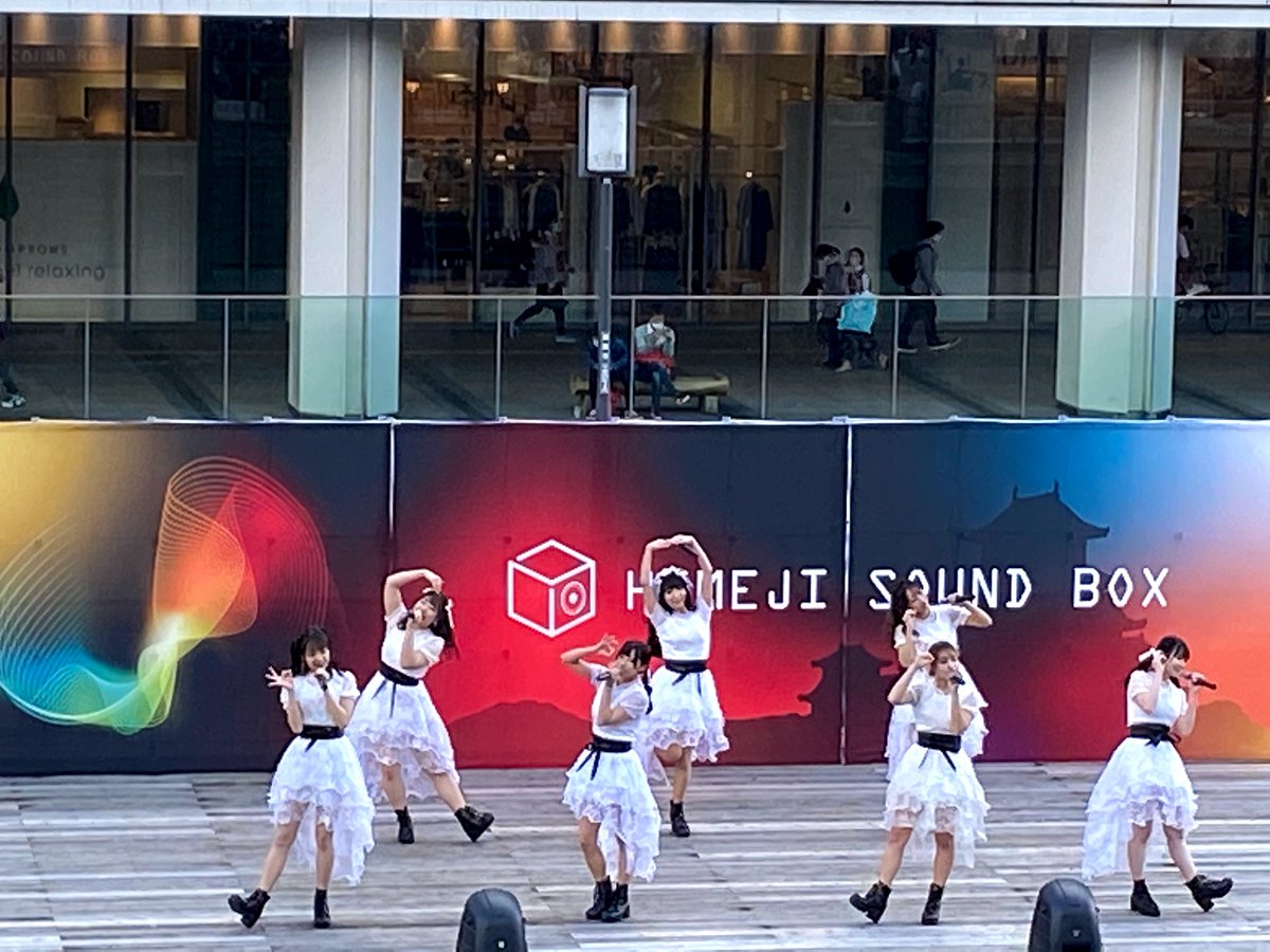 fireryo4's tweet photo. #姫路城忍者ナイト 無事終了しました☆
10日間駆け抜けて、リハ、1日雨休みがあっての41ステージ‼️
すげー疲れたけどやりきりました☆
写真2枚目は7日の貴重な雨の日verです☆
そしてMCで参加してくれてた #KRD8 & #WT_Egret メンバー☆寒い中本当にありがとう✨
#彩り華
#姫路城
#ninjanight https://t.co/A17EkPlAAs