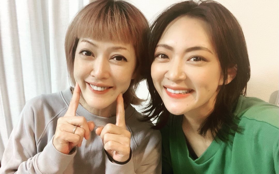 ものまね みかん 久々に松嶋さんと遊んだー いつも良くして下さって 本当松嶋ファミリーにキュンです 旦那さんに話しかけたら なんか嫁が敬語で話してるみたいで気持ち悪いっwww って言われちゃった 気持ち悪くても何でも その言葉一番嬉しい ものまね みかん 久々に松嶋さんと遊んだー いつも良くして下さって 本当松嶋ファミリーにキュンです 旦那さんに話しかけたら なんか嫁が敬語で話してるみたいで気持ち悪いっwww って言われちゃった 気持ち悪くても何でも その言葉一番嬉しい