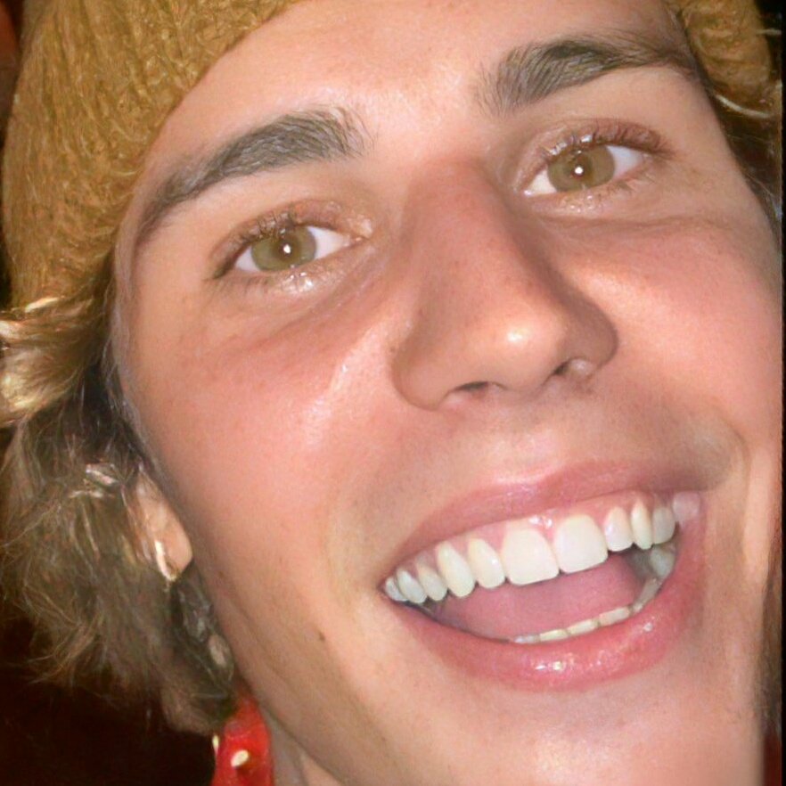 bizzlegrowl's tweet photo. I'm concern since most of the big accs got s worded just incase all of them got s worded atleast im here, follow me if you see this.

I'm voting for Justin Bieber for Artist of the Year at the #AMAs https://t.co/QdqVAGLvvN