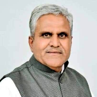 DipakRelon's tweet photo. કેશુભાઈ પટેલ @iKeshubhaiPatel આપ ની કચ્છ જિલ્લા ભારતીય જનતા પાર્ટીના પુન પ્રમુખ તરીકે નિમણૂક બદલ ખૂબ ખૂબ અભિનંદન💐💐💐 https://t.co/3ojXUY82nx