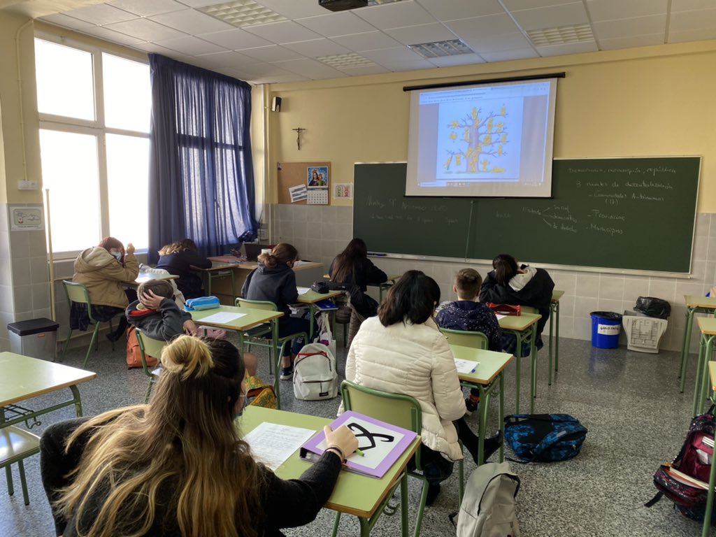 Salesian_Boscos's tweet photo. El equipo de orientación está realizando esta semana en las clases de Secundaria el test emocional de Pip Wilson, llamado Blob Tree.🌲🌳

¡Qué interesante ver cómo lo interpreta cada alumno y como expresan sus sentimientos! 🤔🧐

#TÚMeImportas #SalesianosLosBoscos https://t.co/9kPnFZrob0