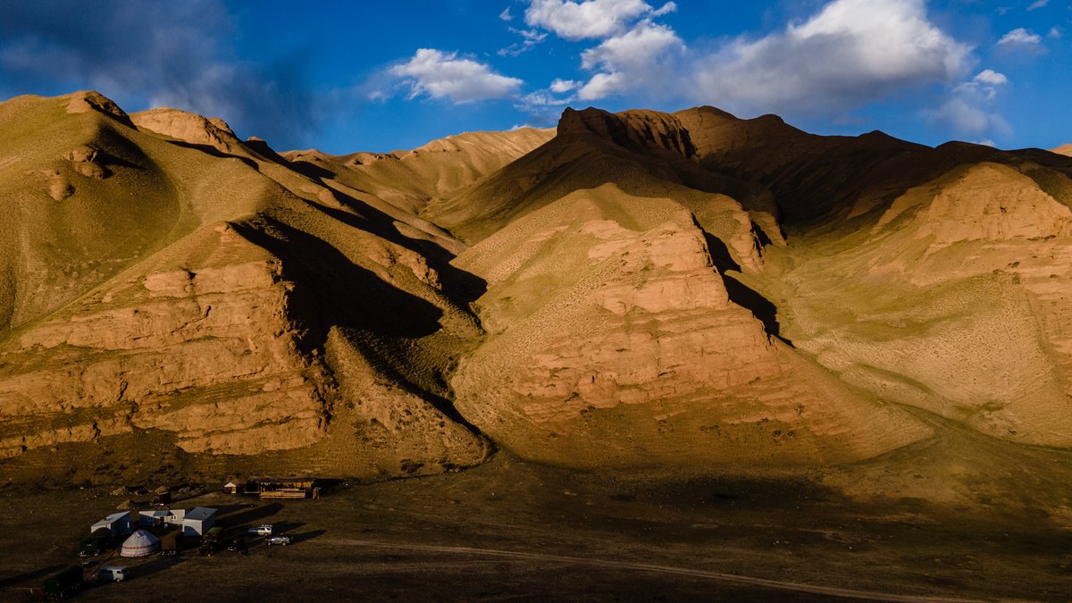 slioy's tweet photo. On the road (back in September) in remote #IssykKol: the #desert canyons of Kichi-Uzenguugush in #DiscoverKyrgyzstan. https://t.co/0QRLYmr28f