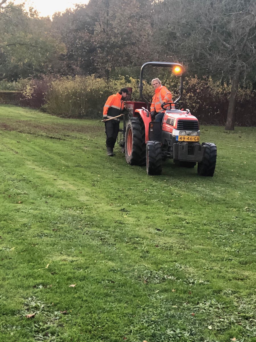 gebiedmidden's tweet photo. Het is weer #bollenplantseizoen.
Er worden op drie verschillende locaties verschillende bollenmengsels geplant.
#toolenburgpad #toolenburg #hoofddorp https://t.co/GMOgO7zYCU