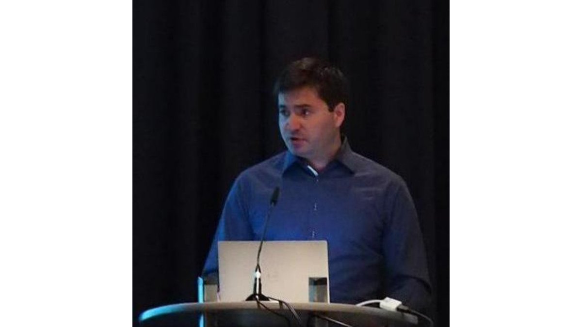 Inria_Nancy's tweet photo. #VisagesdInria 👏 Congratulations! Vladimir Zamdzhiev joined @Inria as a permanent researcher. He is part of the #MOCQUA team and he is working on quantum programming languages 💻 His other research interests are in categorical quantum mechanics,string diagrams & category theory. https://t.co/ax6svdGxAB