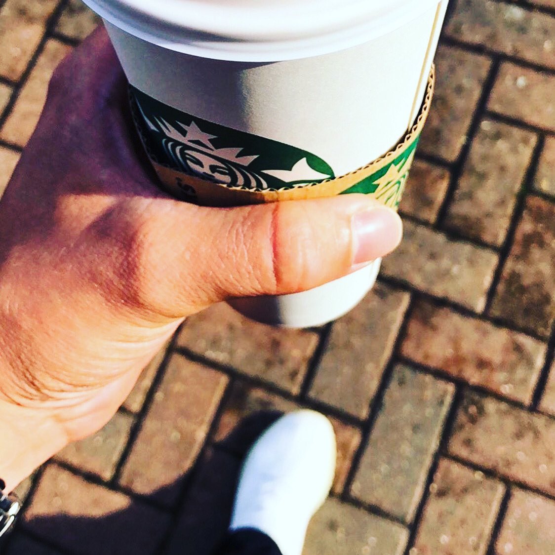Antjunderwood's tweet photo. We might be in lockdown part two but at least they have had the good sense to leave coffee shops open 👏
#starbucks #lockdown2 #vanillalatte #bournemouth #coffeeaddict #runningoncaffeine #bourneforex #forex #forexsignals #coffeeandcharts #keepingcoffeeshopsalivesince2020 https://t.co/cKfPbXZbCz