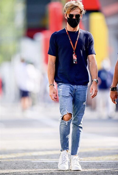 Spain 2020does not disappoint. it’s like dark-colored shirts were made for him I don’t know