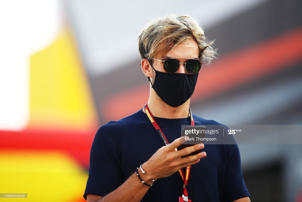 Spain 2020does not disappoint. it’s like dark-colored shirts were made for him I don’t know