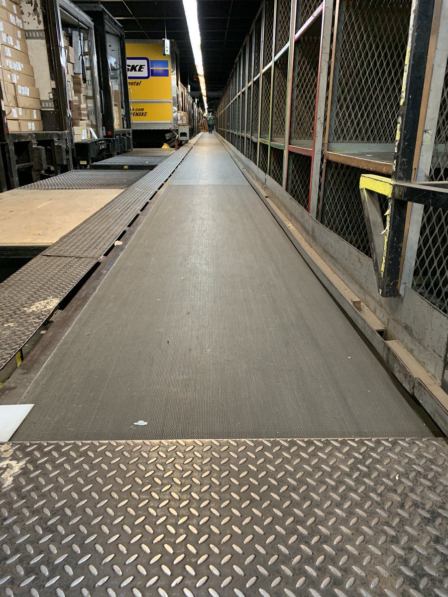 ratkaupsman's tweet photo. Earth City Wrapped by 6:30AM on a Monday. #noAMtime @DebMassingill @juan_morales_FL @CP_UPSers @JustinECDIV https://t.co/7op9BSXTin