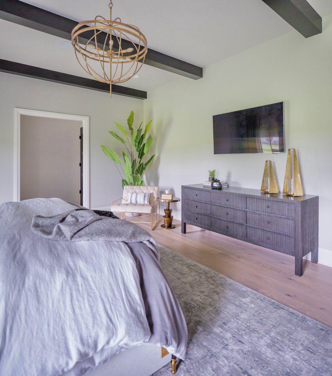 R E T R E A T 🛏🌱
⠀⠀
Design: @coomerandco 
Photography: <a href="/kristen/">Kristen Hilderman</a>.mayfield 
Contractor: @dougmconstruction 
#coomerandco #bghomefurnishings #draperynation #justtileit #bedroomgoals #noirfurniture #centuryfurniture #capitallighting #suryarugs  #lightandliveableattheoverlook