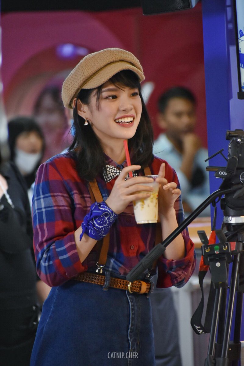 น่ารัก~ 🐱
#milklandxbnk48 
#CherprangBNK48