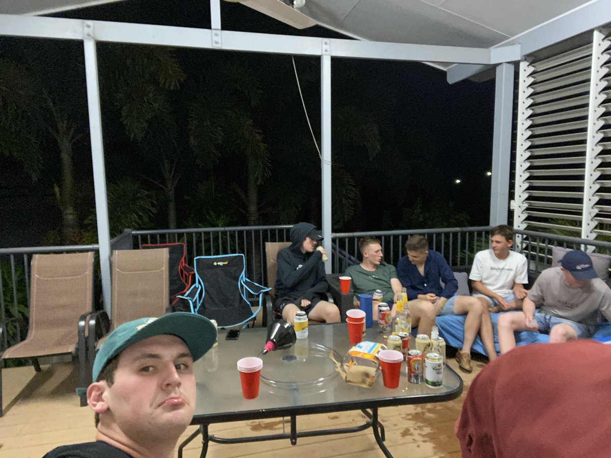 jayharms_'s tweet photo. Monday for the lads I guess https://t.co/6qIkWxeXhp